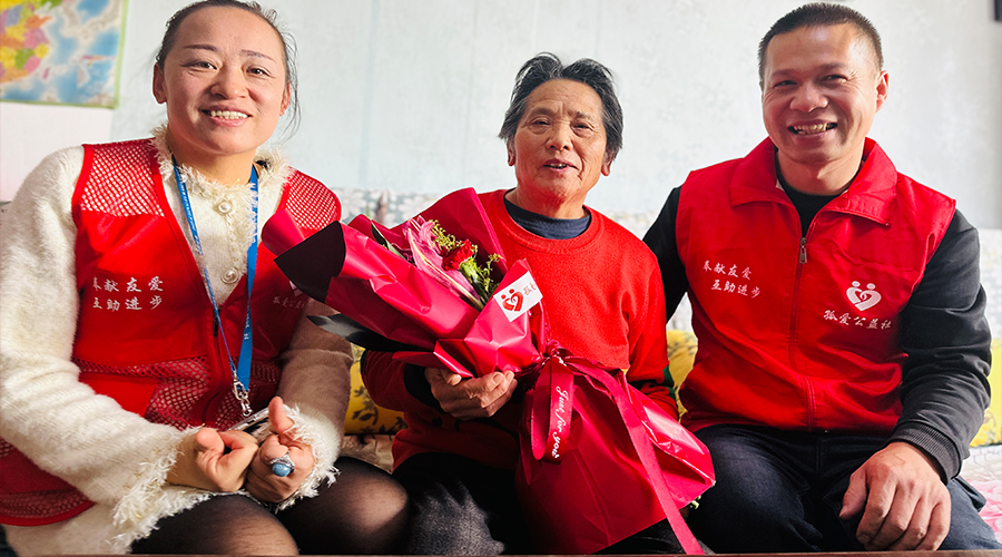 兵地攜手 情暖重陽